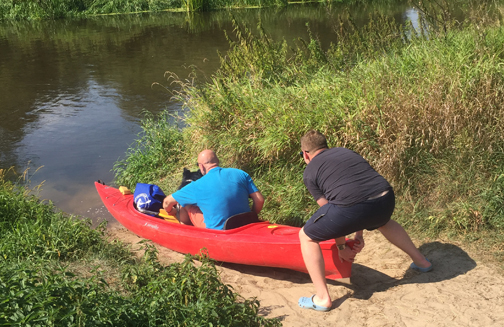 Wodowanie kajaku na Nidzie